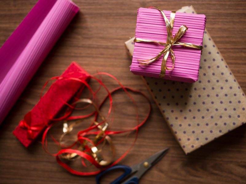 wrapping-presents-2023-11-27-05-01-09-utc